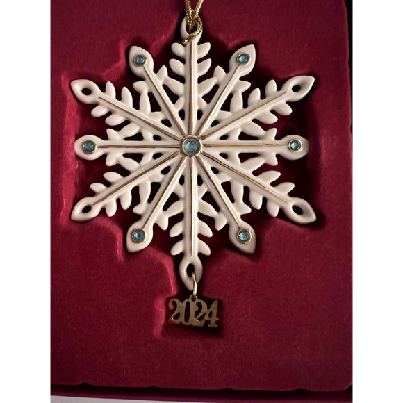 Lenox 2024 Gemmed Snowflake Ornament w/ Original Box NEW - Picture 1 of 4